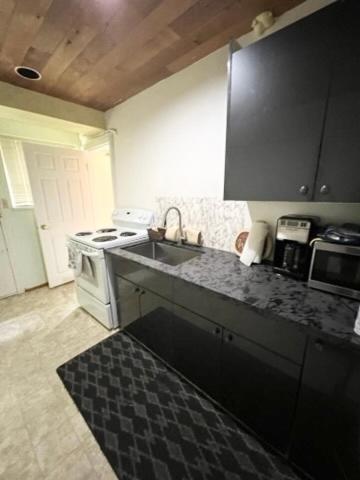 Guesthouse In ウエスト・バンクーバー エクステリア 写真